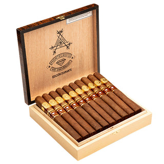 Montecristo 1935 Anniversary Edicion Diamante cigars in a wooden box on a white background