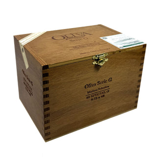 Wooden Oliva Serie G Maduro cigar box on a white background